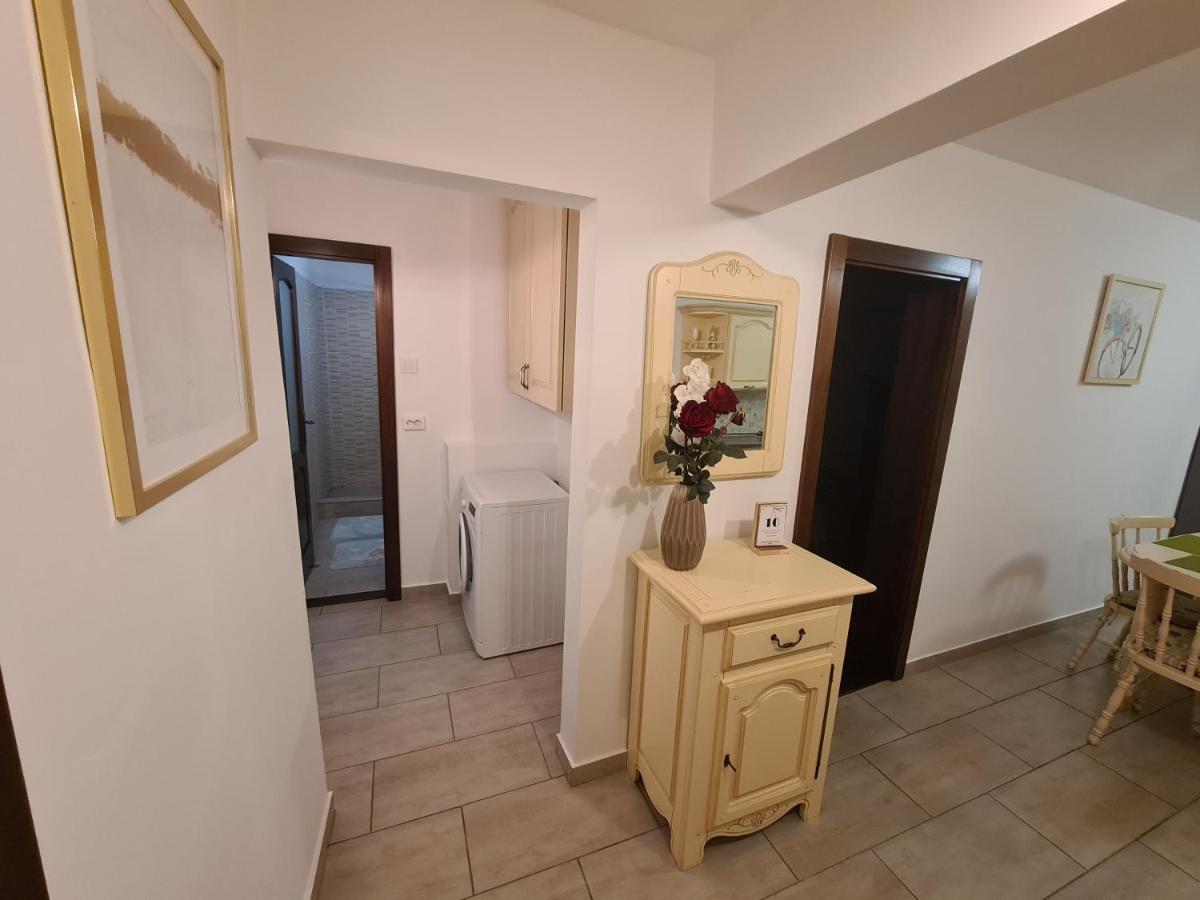 Clasic Apartment Nufarul Oradea Exterior photo