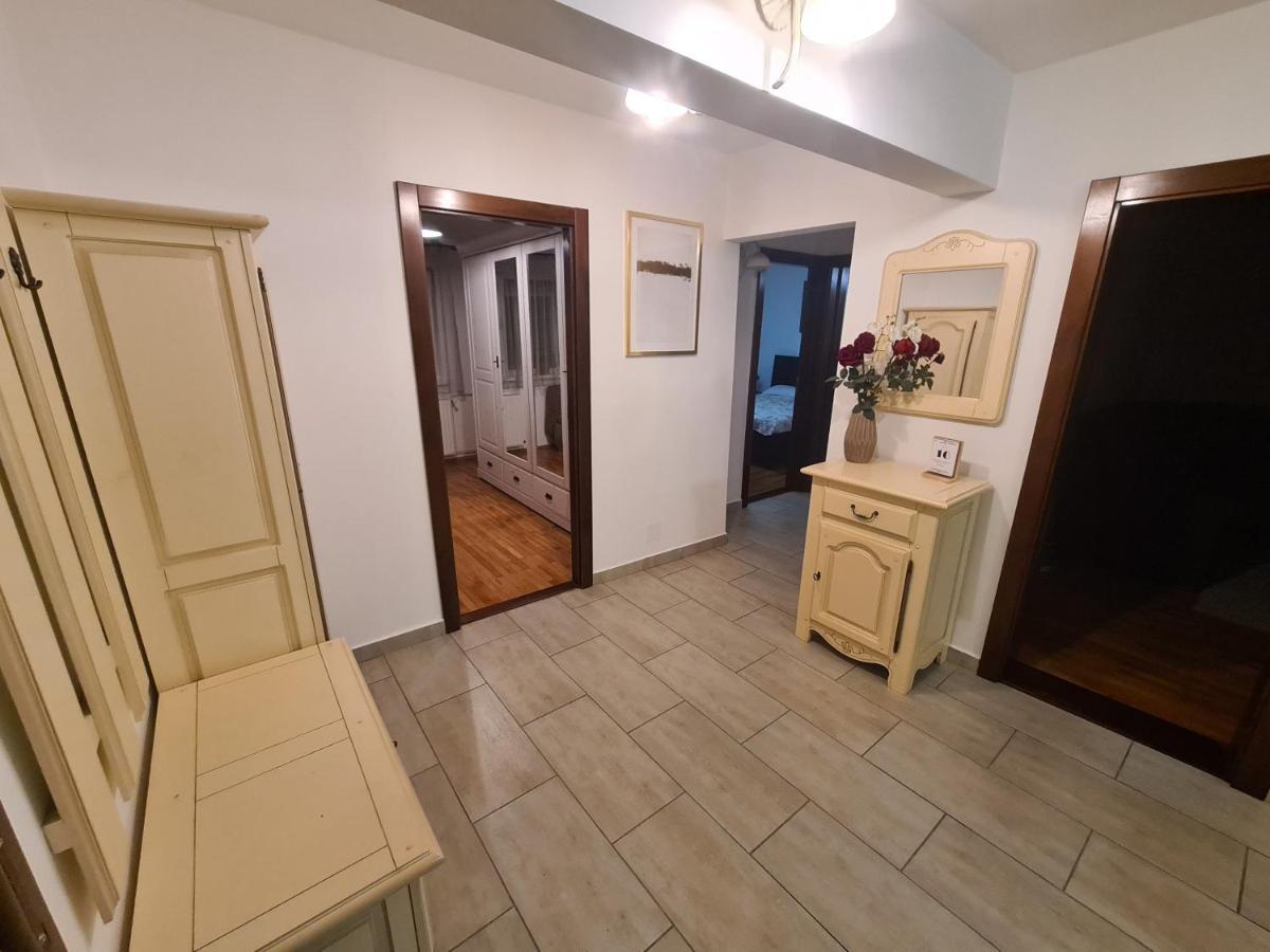 Clasic Apartment Nufarul Oradea Exterior photo
